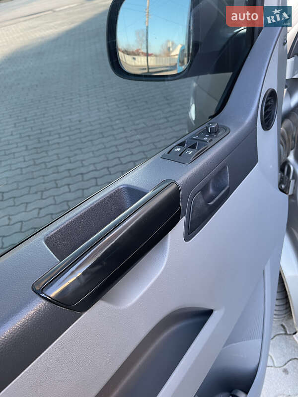 Минивэн Volkswagen Transporter 2012 в Надворной