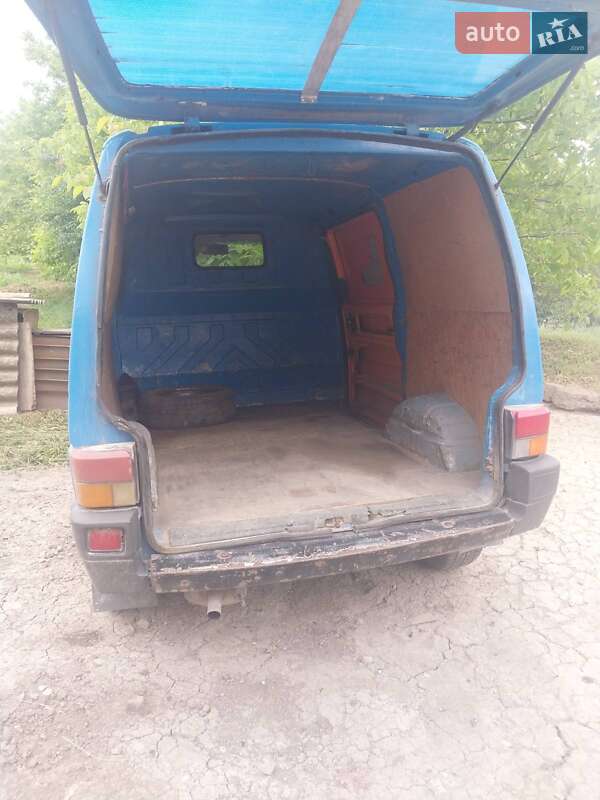 Грузовой фургон Volkswagen Transporter 1991 в Михновцах
