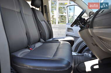 Минивэн Volkswagen Transporter 2010 в 