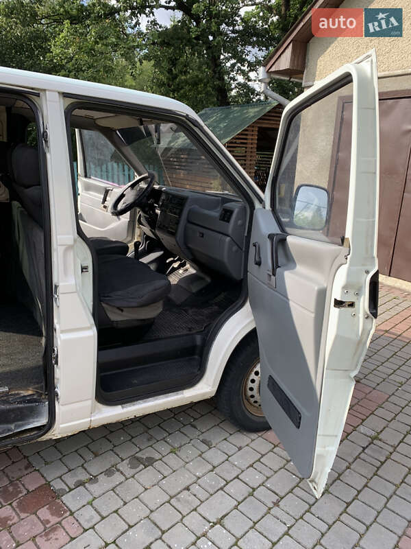 Минивэн Volkswagen Transporter 1996 в Долине