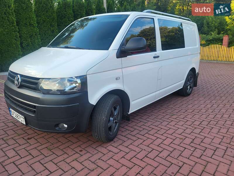 Грузопассажирский фургон Volkswagen Transporter 2015 в Хмельницком