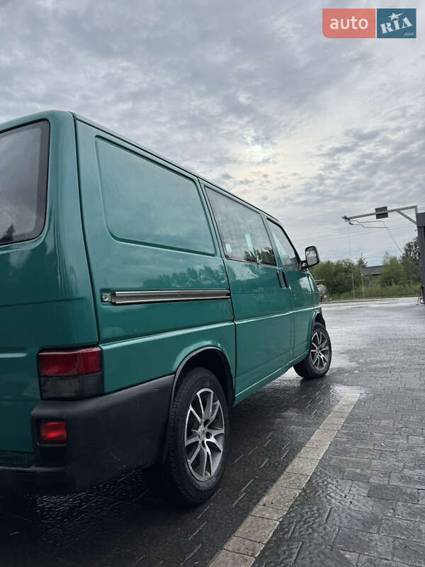 Минивэн Volkswagen Transporter 2000 в Надворной