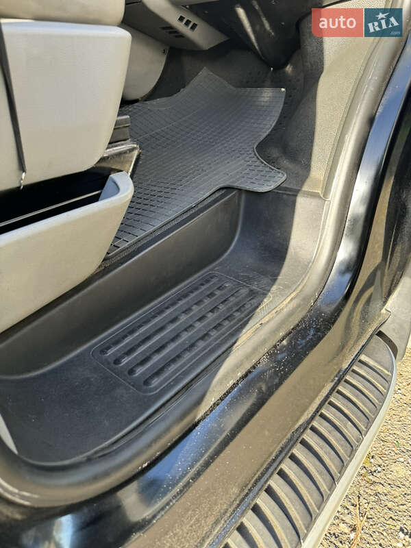 Мінівен Volkswagen Transporter 2004 в Стрию