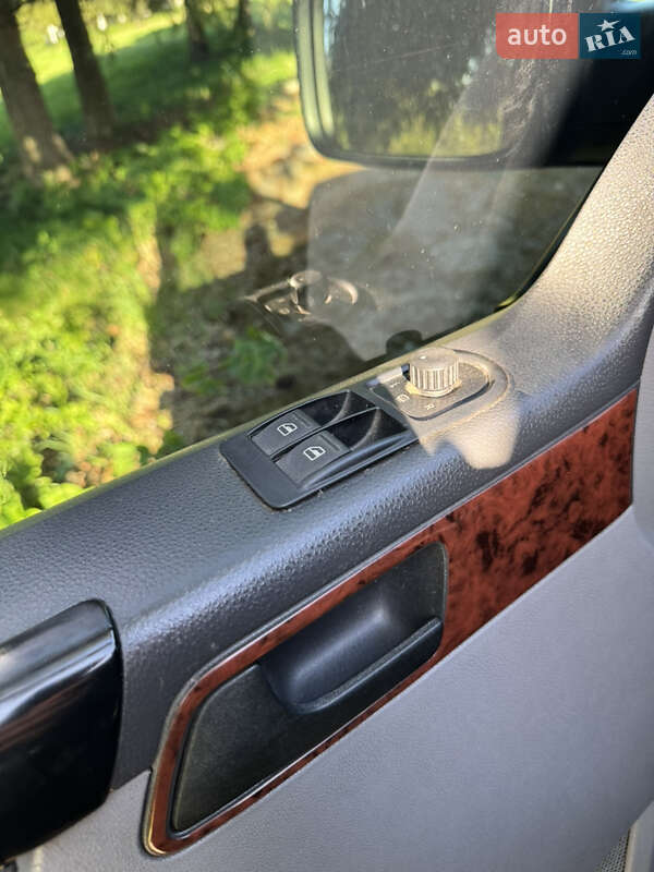 Мінівен Volkswagen Transporter 2004 в Стрию