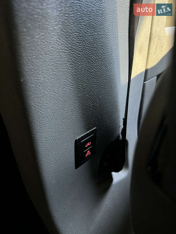 Мінівен Volkswagen Transporter 2004 в Стрию