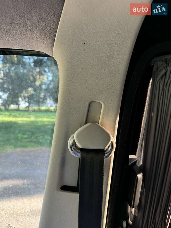 Мінівен Volkswagen Transporter 2004 в Стрию