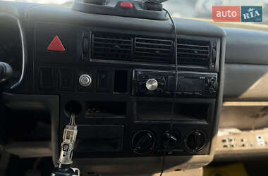Грузовой фургон Volkswagen Transporter 2000 в 