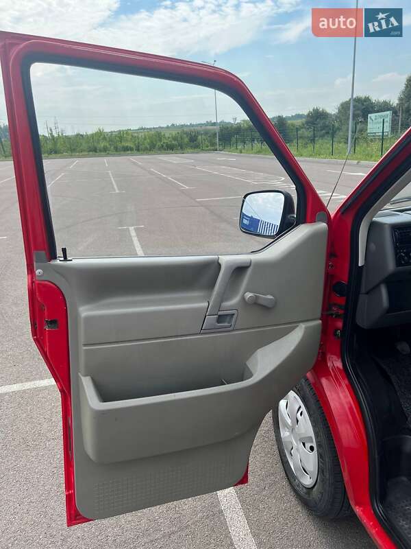 Минивэн Volkswagen Transporter 1999 в Ровно
