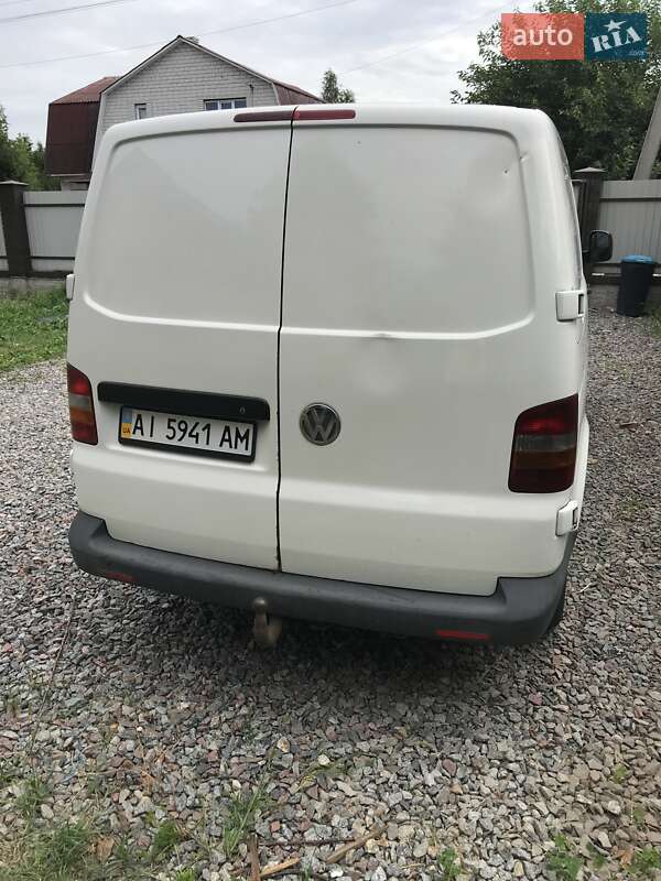 Грузовой фургон Volkswagen Transporter 2004 в Боярке
