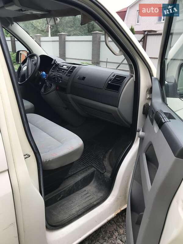 Грузовой фургон Volkswagen Transporter 2004 в Боярке