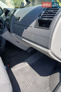 Минивэн Volkswagen Transporter 2015 в 