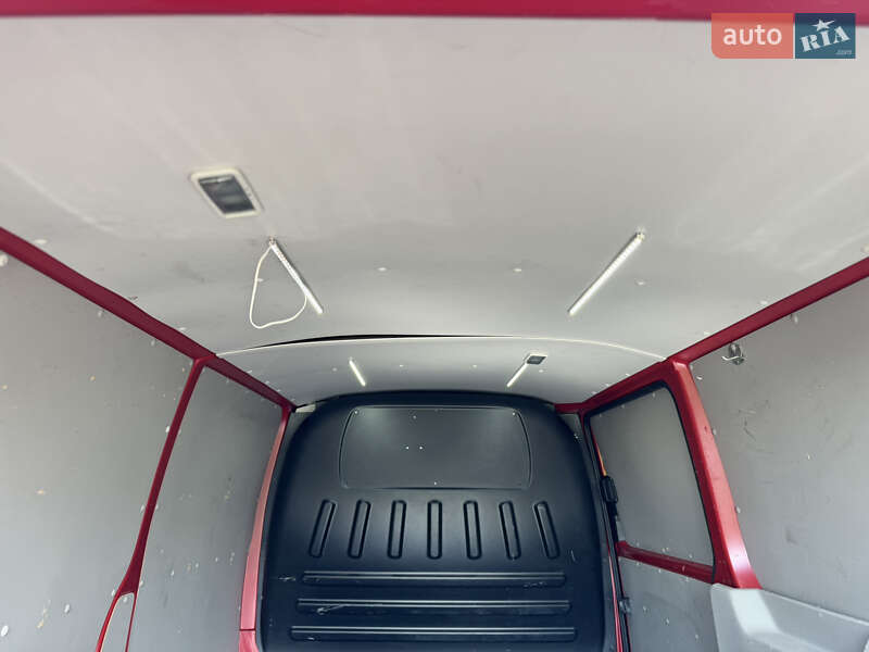 Грузовой фургон Volkswagen Transporter 2016 в Радивилове