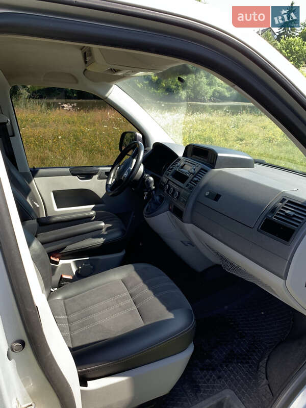 Грузопассажирский фургон Volkswagen Transporter 2013 в Житомире