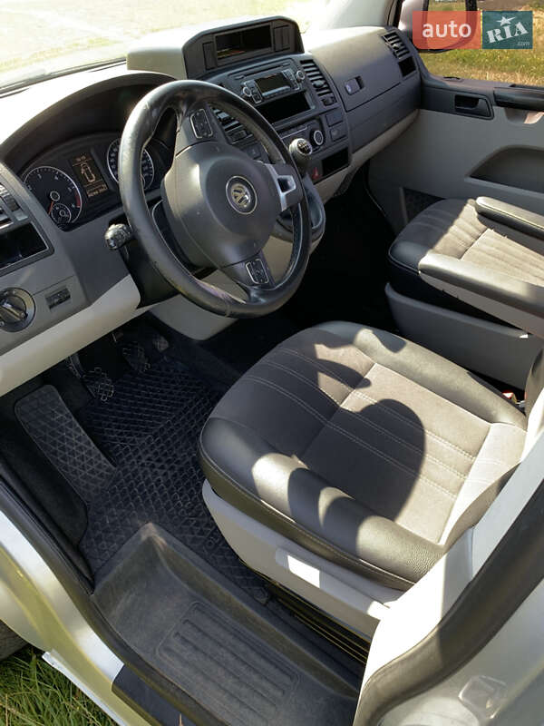 Грузопассажирский фургон Volkswagen Transporter 2013 в Житомире