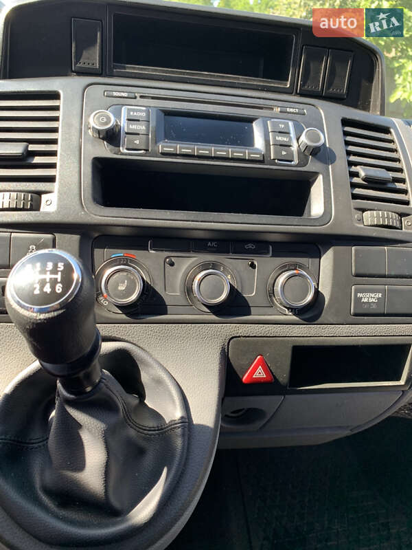 Грузопассажирский фургон Volkswagen Transporter 2013 в Житомире