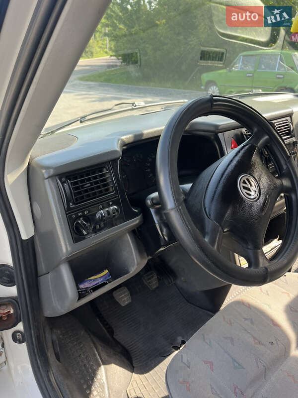 Минивэн Volkswagen Transporter 2000 в Почаеве