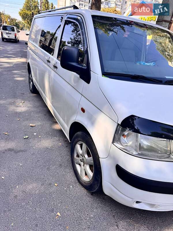 Грузовой фургон Volkswagen Transporter 2005 в Херсоне