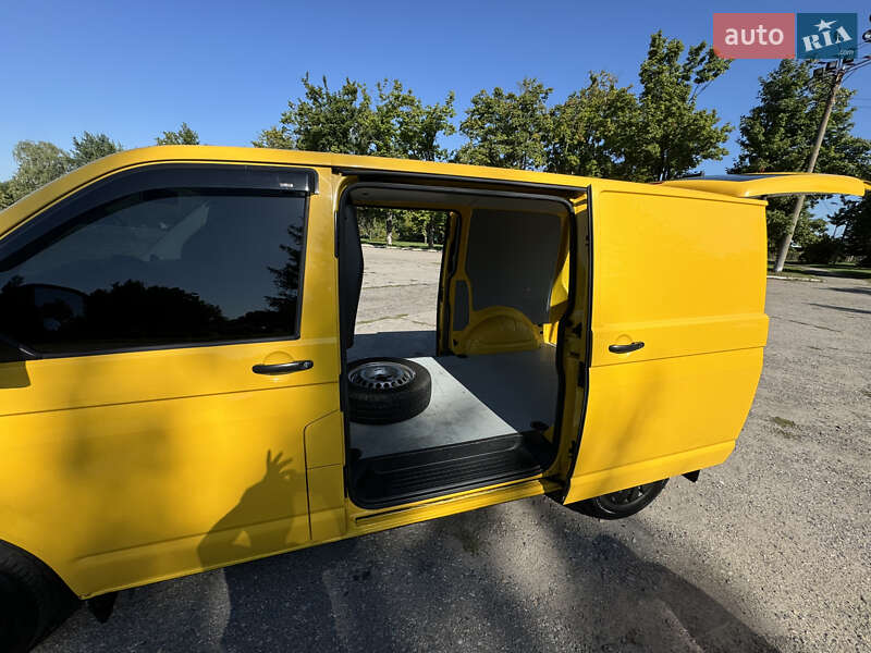 Грузовой фургон Volkswagen Transporter 2011 в Чугуеве