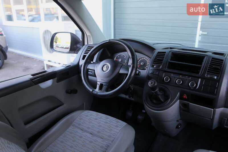 Грузопассажирский фургон Volkswagen Transporter 2012 в Киеве
