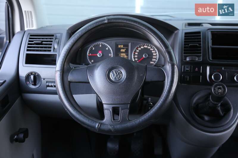 Грузопассажирский фургон Volkswagen Transporter 2012 в Киеве