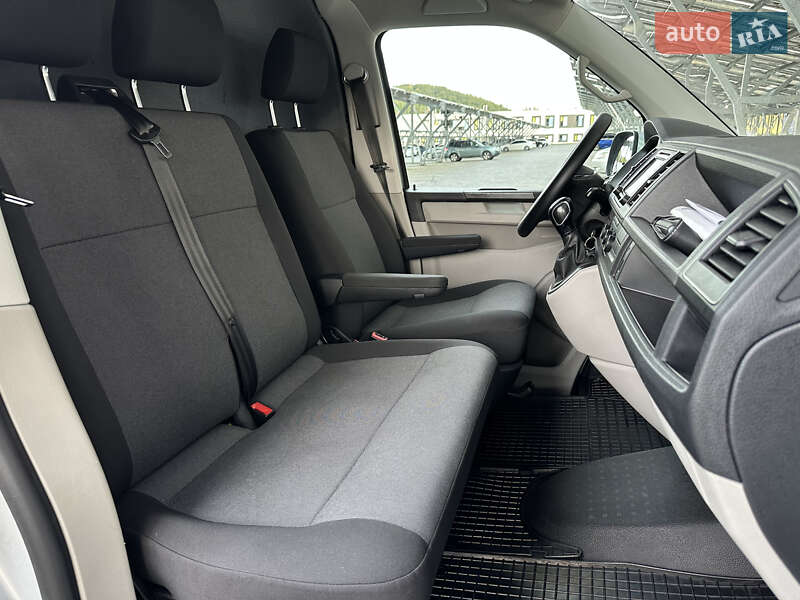 Вантажний фургон Volkswagen Transporter 2018 в Львові