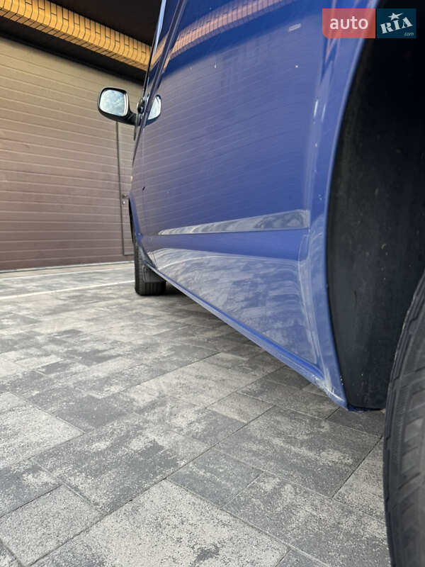 Грузовой фургон Volkswagen Transporter 2013 в Ровно