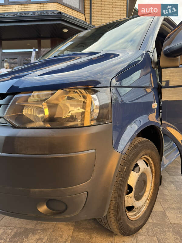 Грузовой фургон Volkswagen Transporter 2013 в Ровно
