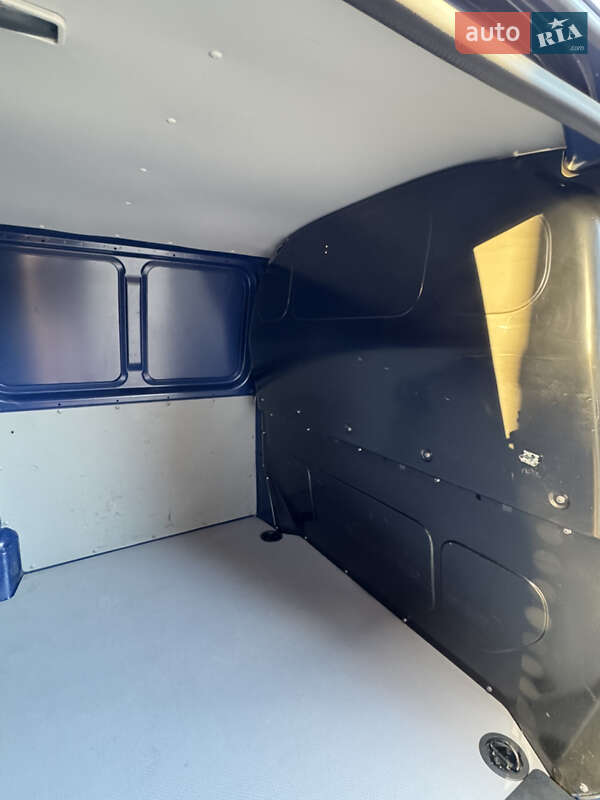 Грузовой фургон Volkswagen Transporter 2013 в Ровно