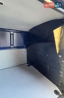 Грузовой фургон Volkswagen Transporter 2013 в 