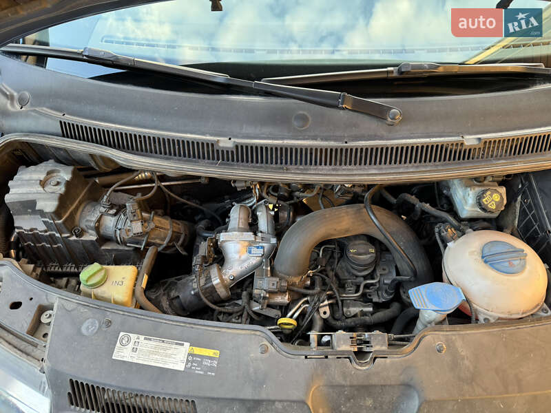 Грузовой фургон Volkswagen Transporter 2013 в Ровно