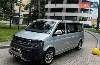 Минивэн Volkswagen Transporter 2010 в 