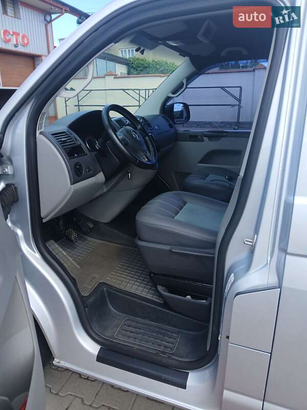 Грузовой фургон Volkswagen Transporter 2013 в Черновцах