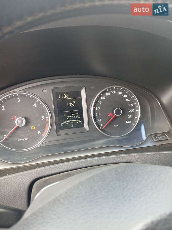 Грузовой фургон Volkswagen Transporter 2013 в Черновцах