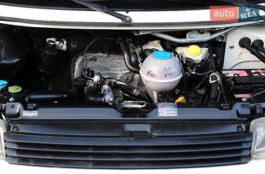 Минивэн Volkswagen Transporter 2000 в 