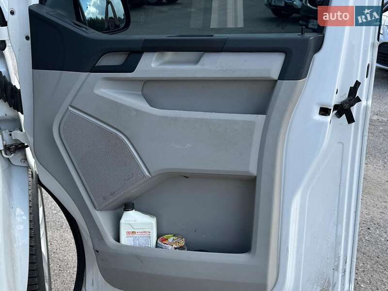 Грузопассажирский фургон Volkswagen Transporter 2016 в Виннице