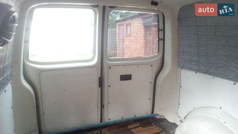 Минивэн Volkswagen Transporter 2006 в Хороле