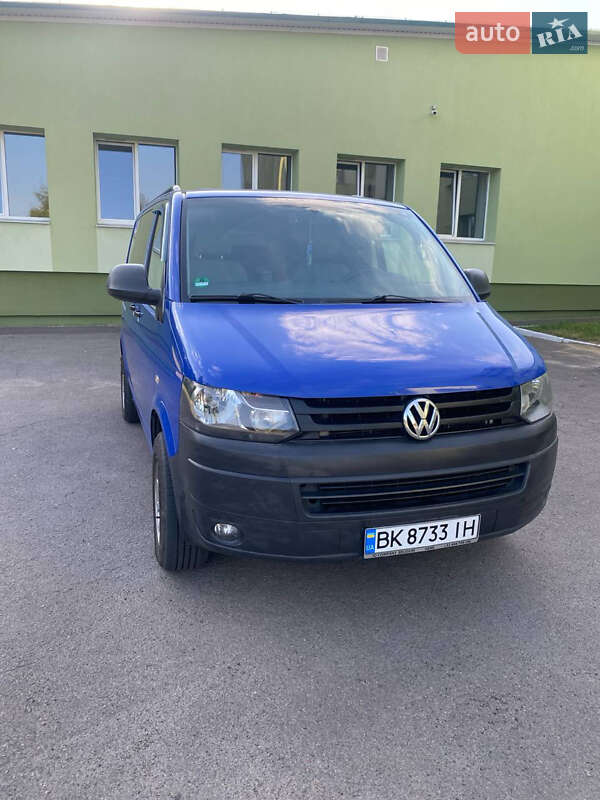Минивэн Volkswagen Transporter 2010 в Ровно