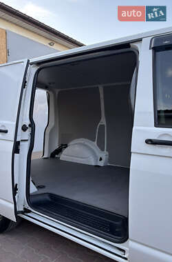 Грузопассажирский фургон Volkswagen Transporter 2015 в 