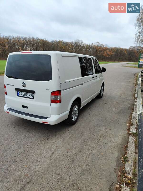 Грузопассажирский фургон Volkswagen Transporter 2011 в 