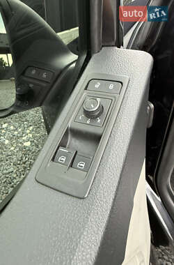 Минивэн Volkswagen Transporter 2019 в 