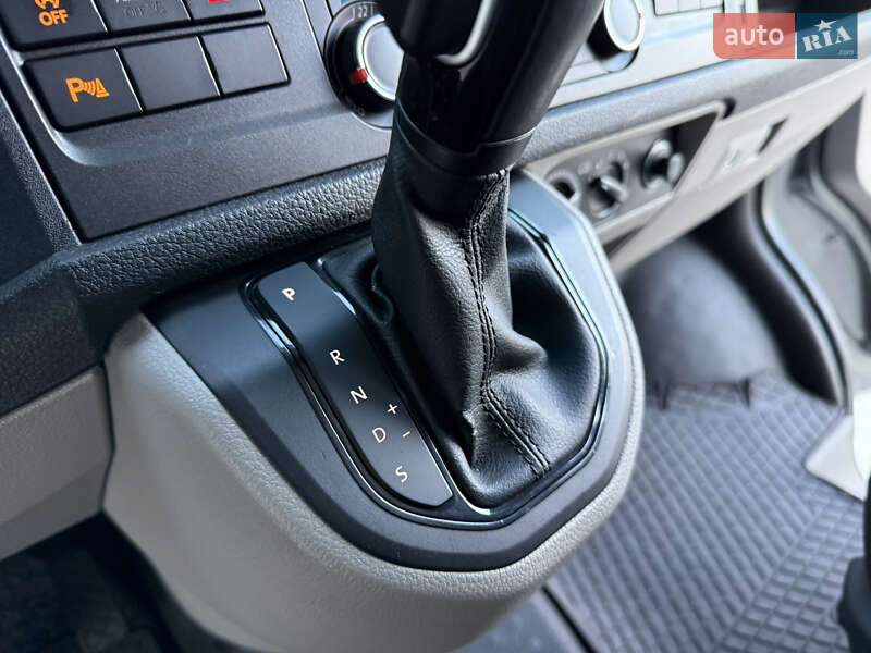 Минивэн Volkswagen Transporter 2016 в Днепре
