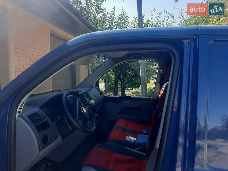 Грузовой фургон Volkswagen Transporter 2006 в Кривом Роге