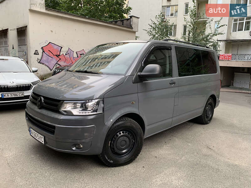 Минивэн Volkswagen Transporter 2013 в 