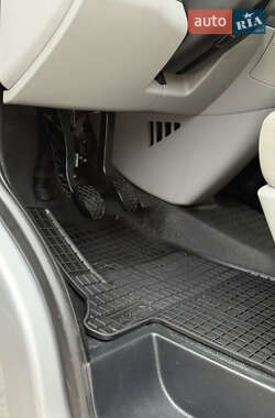 Минивэн Volkswagen Transporter 2011 в 