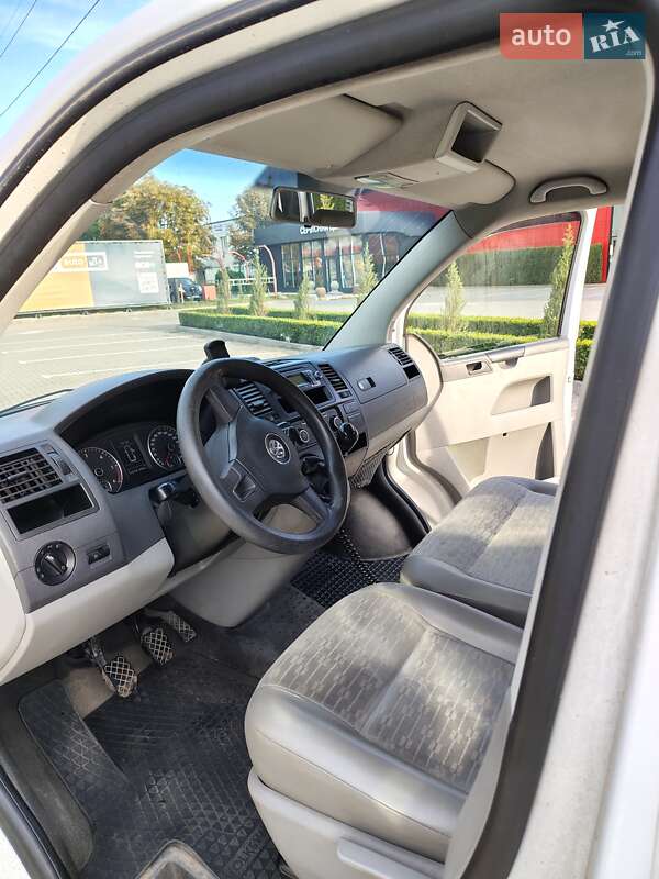 Грузовой фургон Volkswagen Transporter 2010 в Киеве