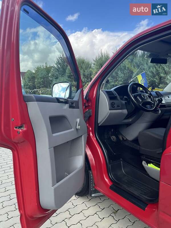 Минивэн Volkswagen Transporter 2004 в Черновцах