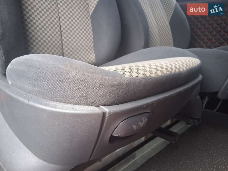 Грузовой фургон Volkswagen Transporter 2006 в Николаеве