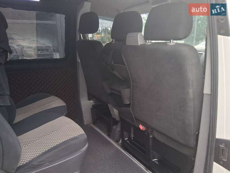 Грузовой фургон Volkswagen Transporter 2006 в Николаеве