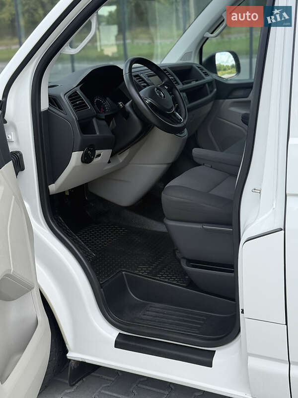 Грузовой фургон Volkswagen Transporter 2017 в Ровно