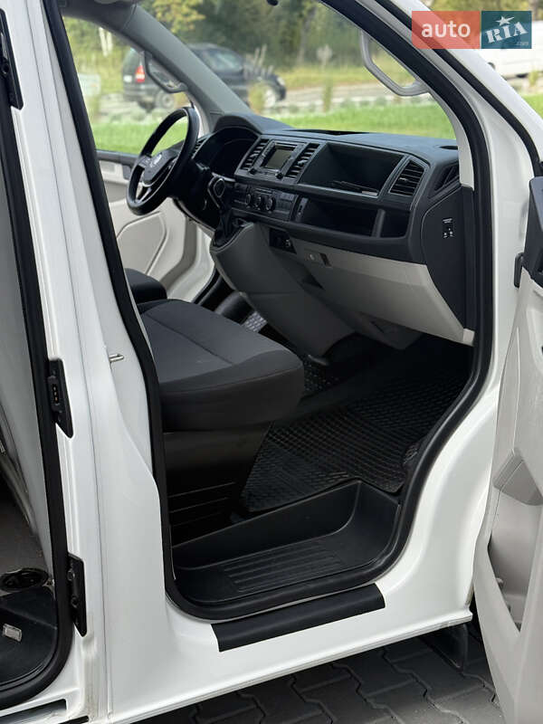 Грузовой фургон Volkswagen Transporter 2017 в Ровно